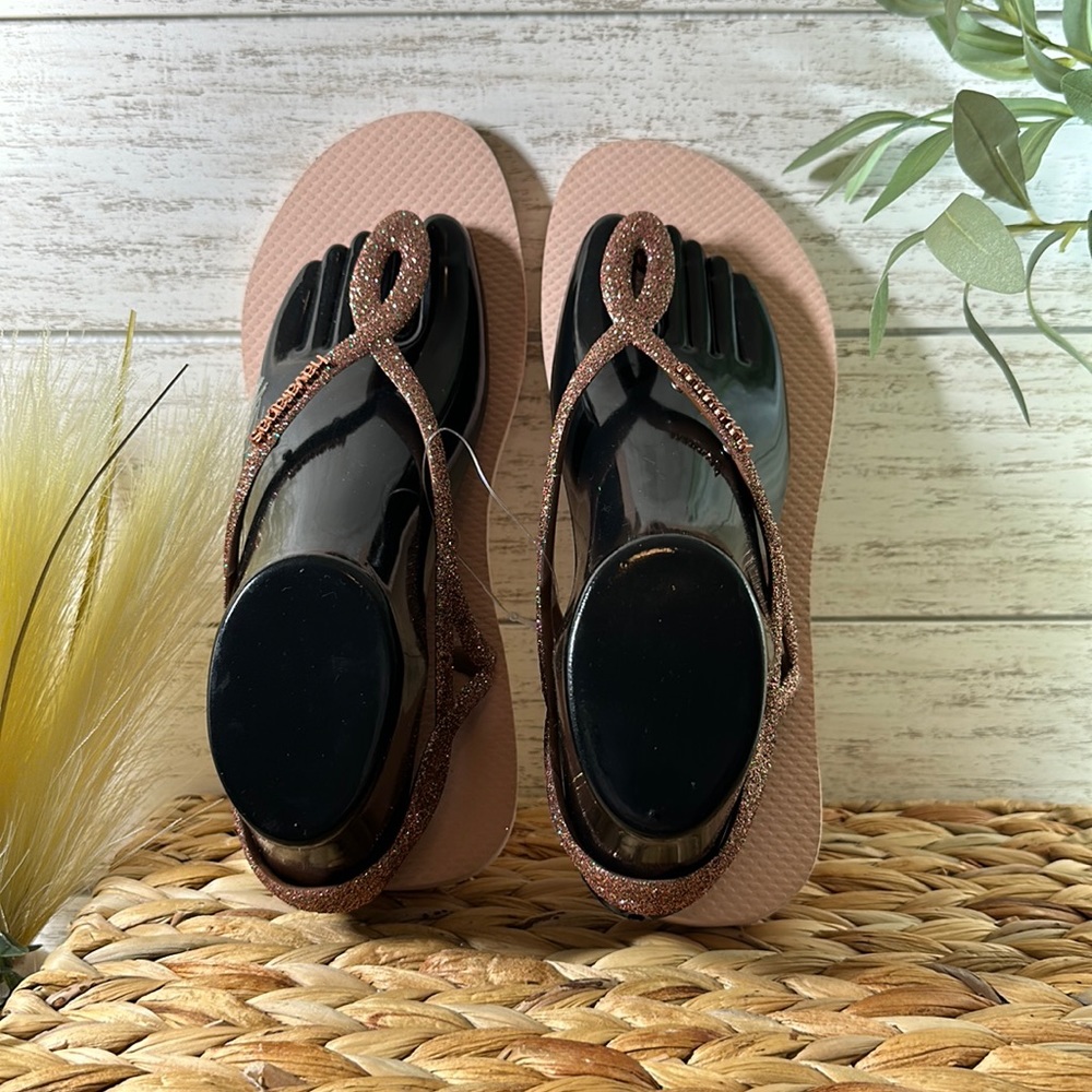 Beautiful havaianas rose gold with glitter size 9/ 10 41/42.